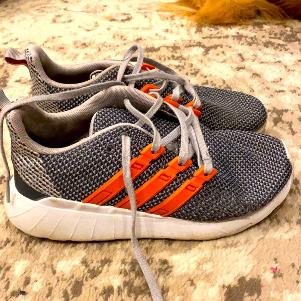 Adidas boys Questar Flow Lace Up Shoes (boys 4.5)